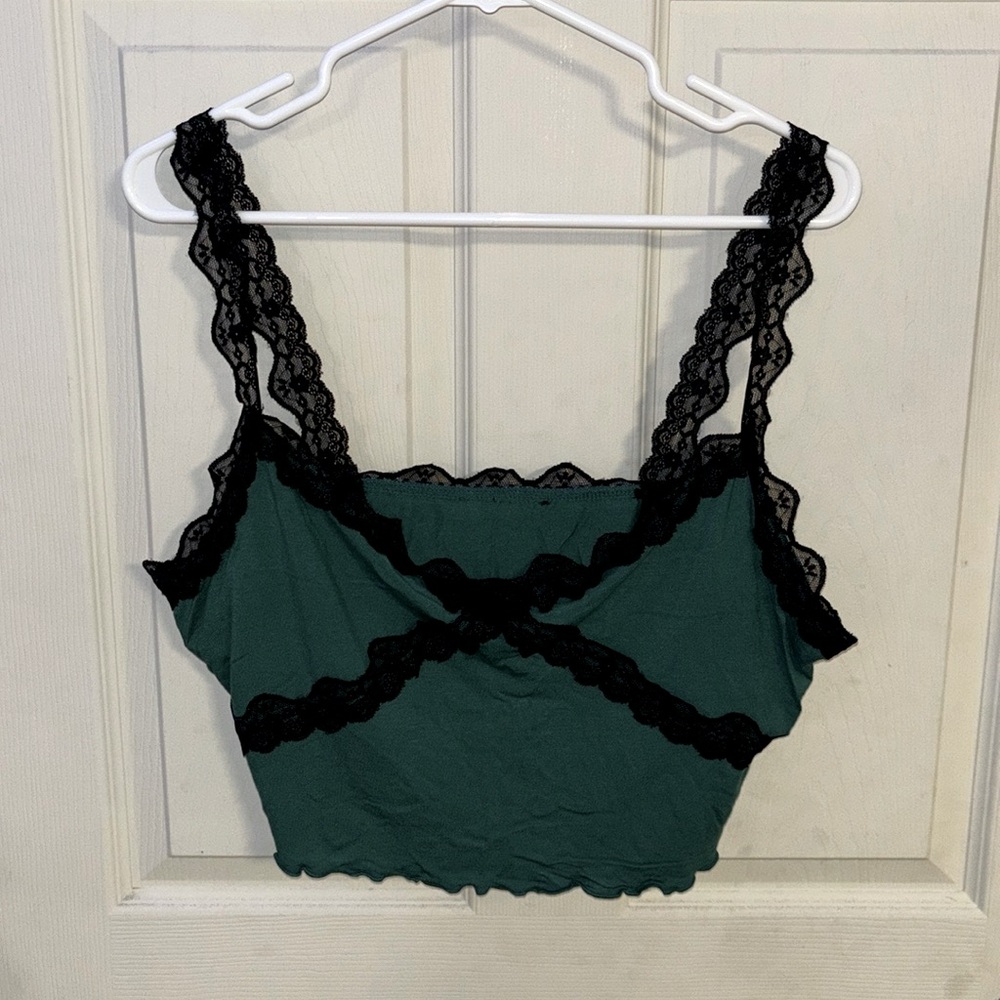 🪻3/$30 Trendy Crop top!🪻